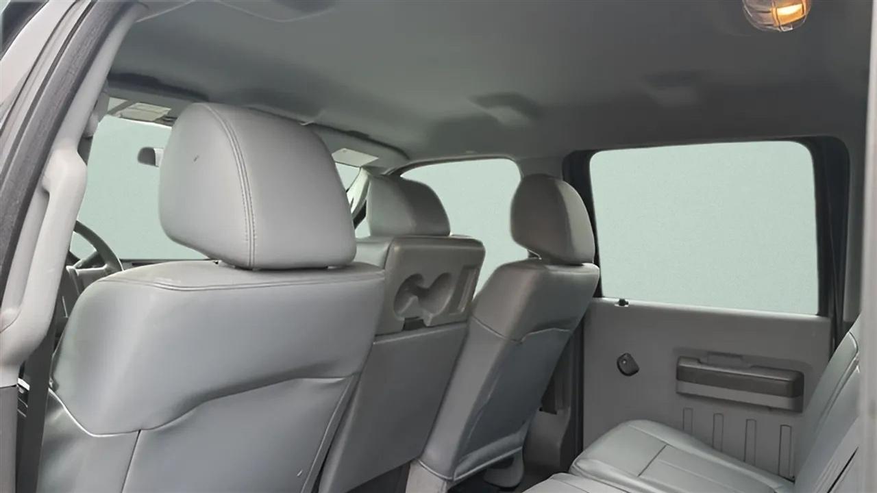 Ford Super Duty F-350 DRW 4WD Crew Cab 172" Lariat 2015