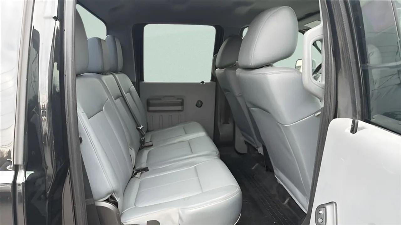 Ford Super Duty F-350 DRW 4WD Crew Cab 172" Lariat 2015