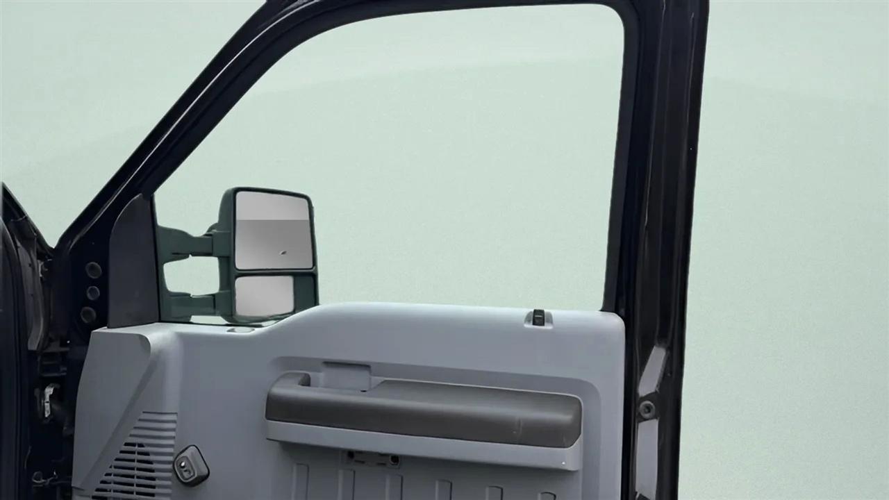 Ford Super Duty F-350 DRW 4WD Crew Cab 172" Lariat 2015