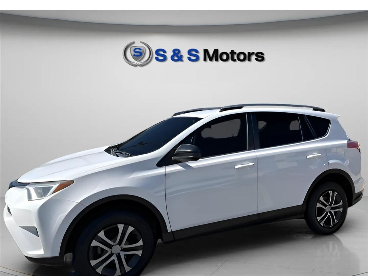 Toyota RAV4 LE FWD (Natl) 2017