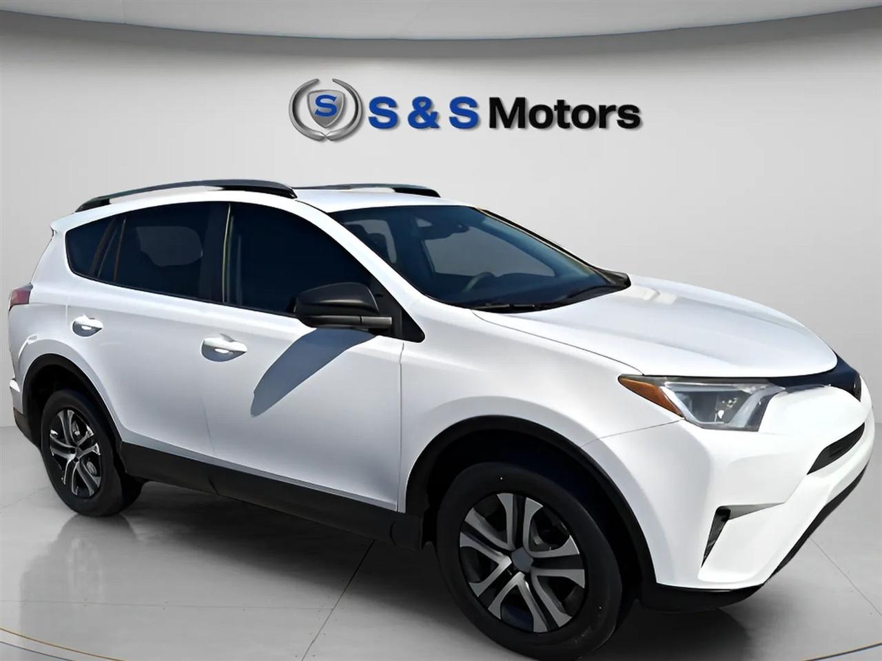 Toyota RAV4 LE FWD (Natl) 2017