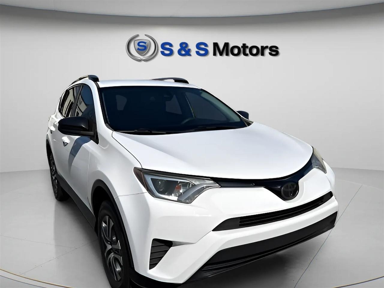 Toyota RAV4 LE FWD (Natl) 2017