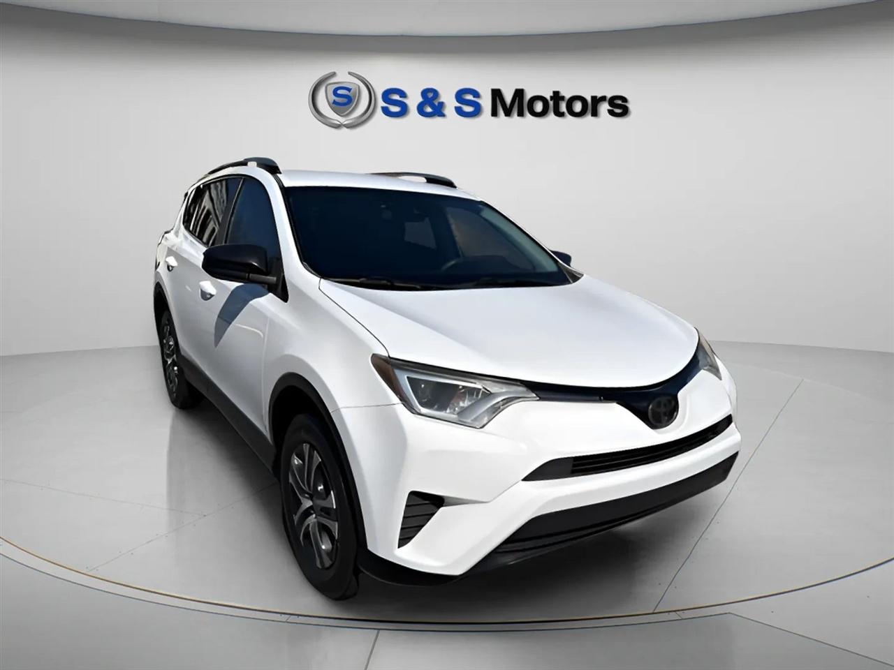 Toyota RAV4 LE FWD (Natl) 2017