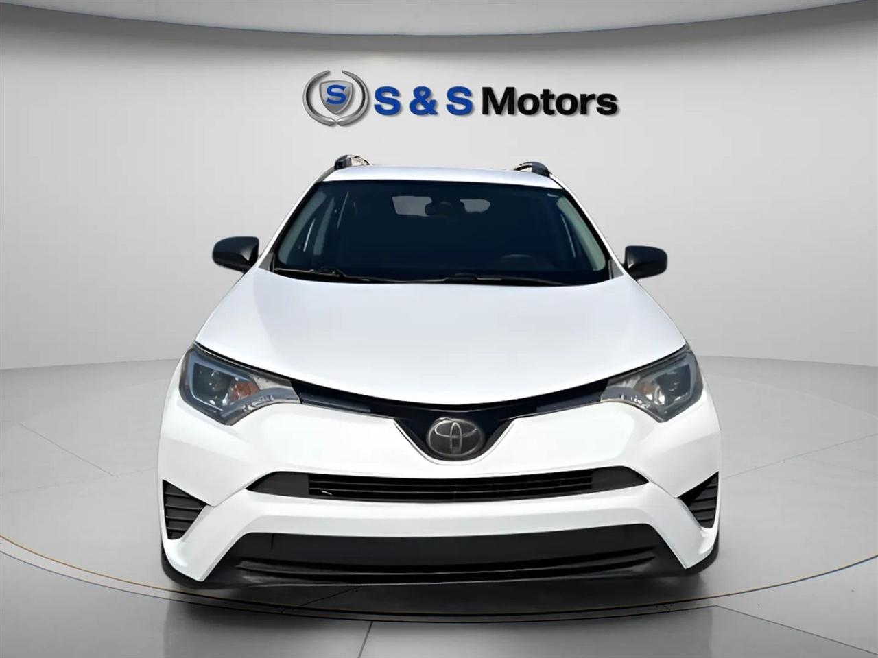 Toyota RAV4 LE FWD (Natl) 2017