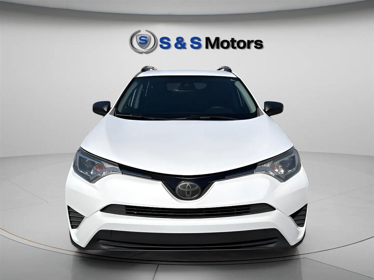 Toyota RAV4 LE FWD (Natl) 2017