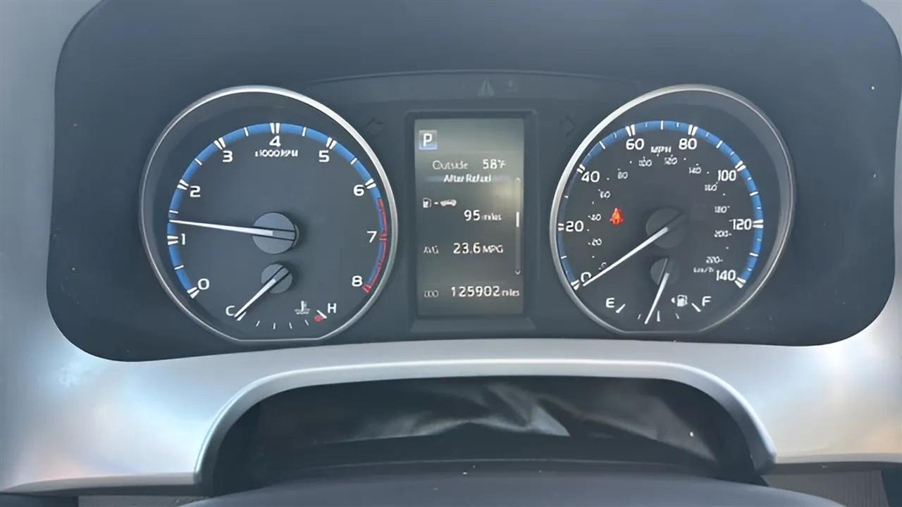 Toyota RAV4 LE FWD (Natl) 2017