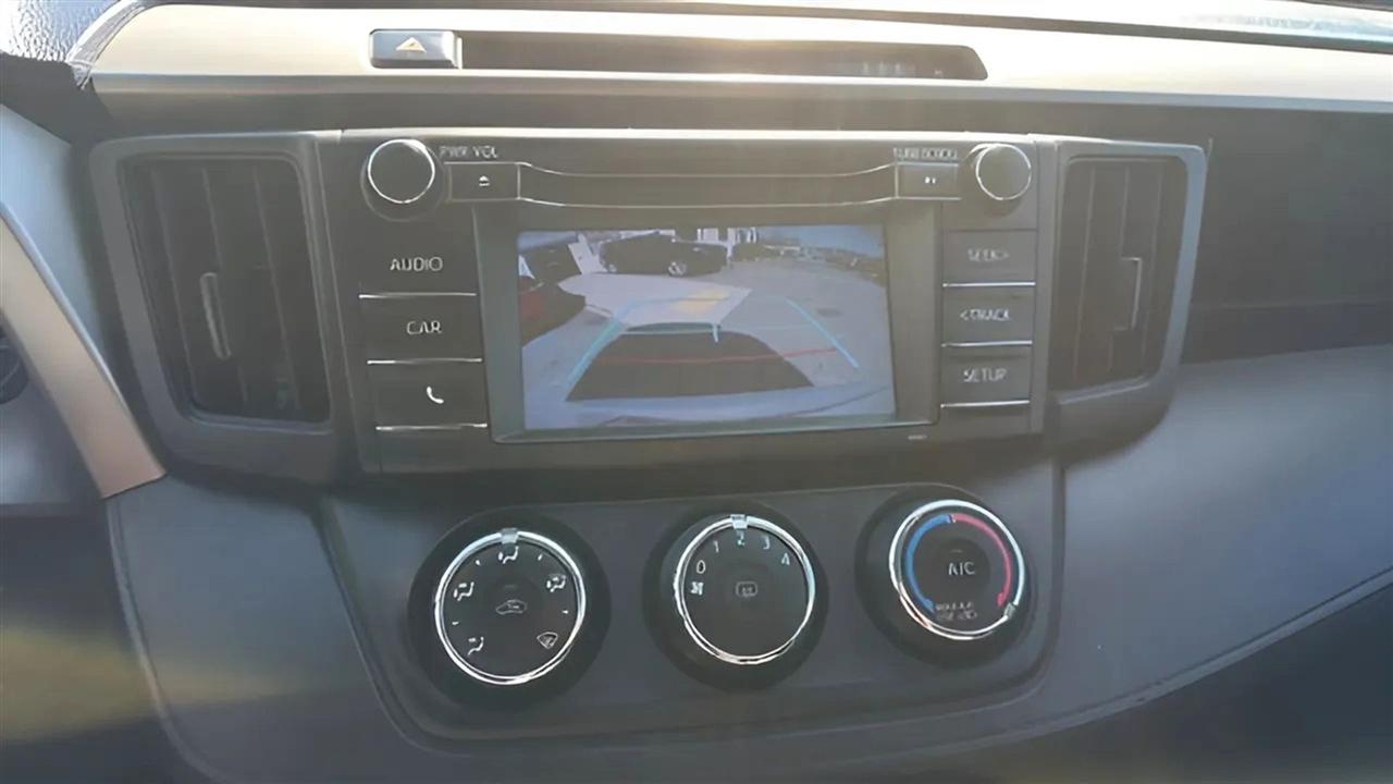 Toyota RAV4 LE FWD (Natl) 2017