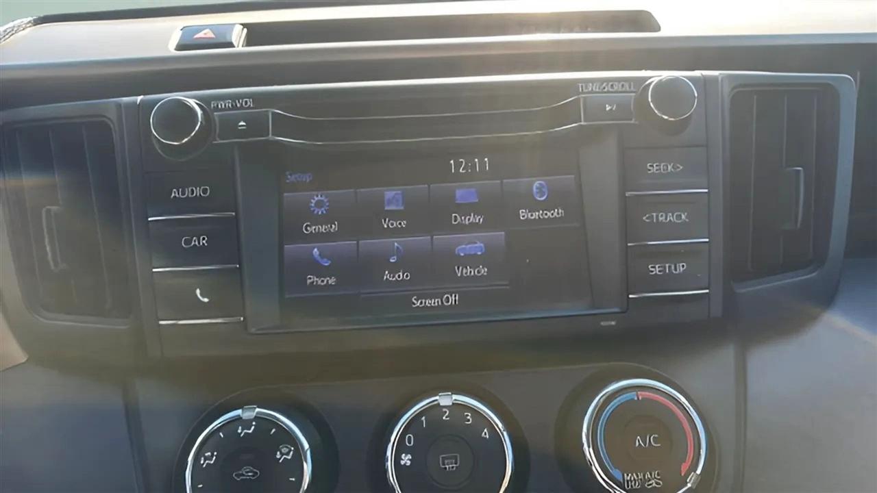 Toyota RAV4 LE FWD (Natl) 2017