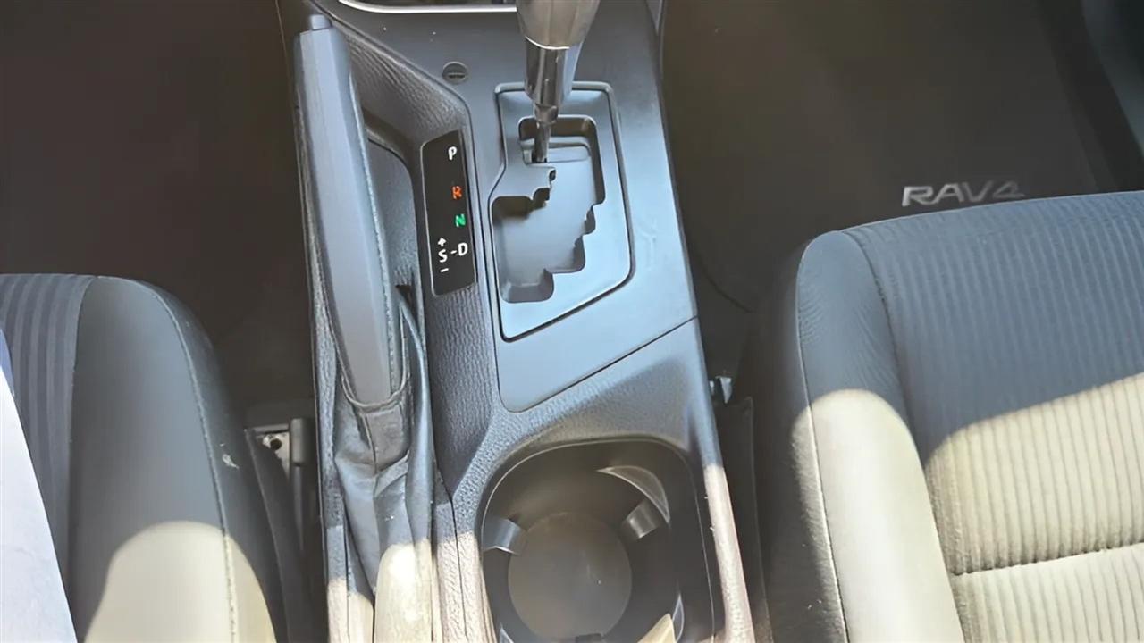 Toyota RAV4 LE FWD (Natl) 2017