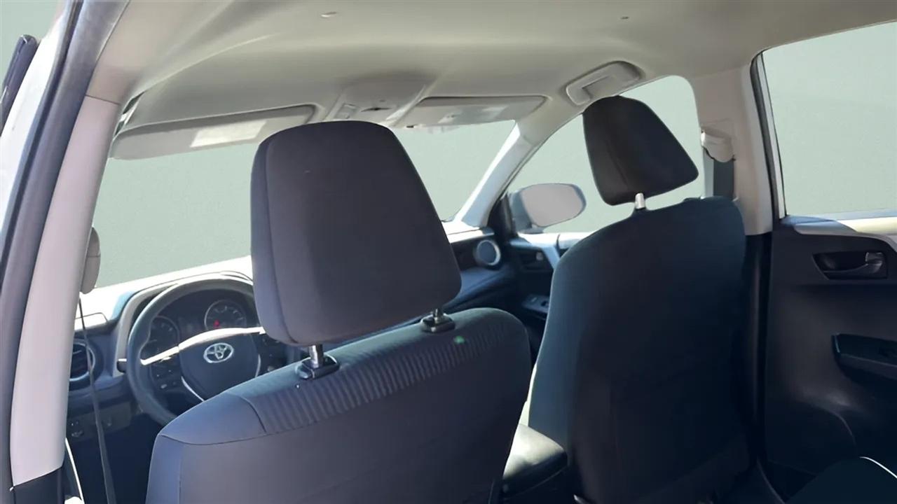 Toyota RAV4 LE FWD (Natl) 2017