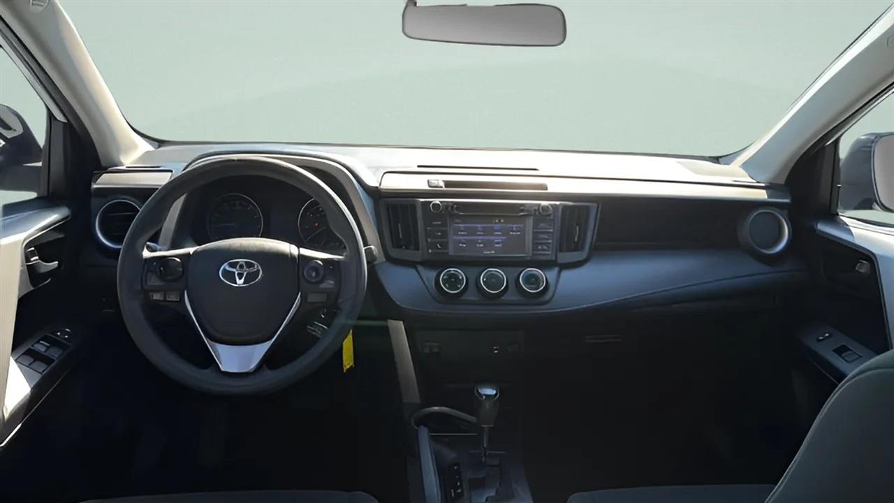 Toyota RAV4 LE FWD (Natl) 2017