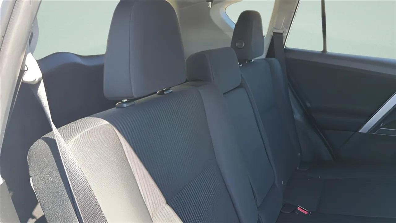 Toyota RAV4 LE FWD (Natl) 2017