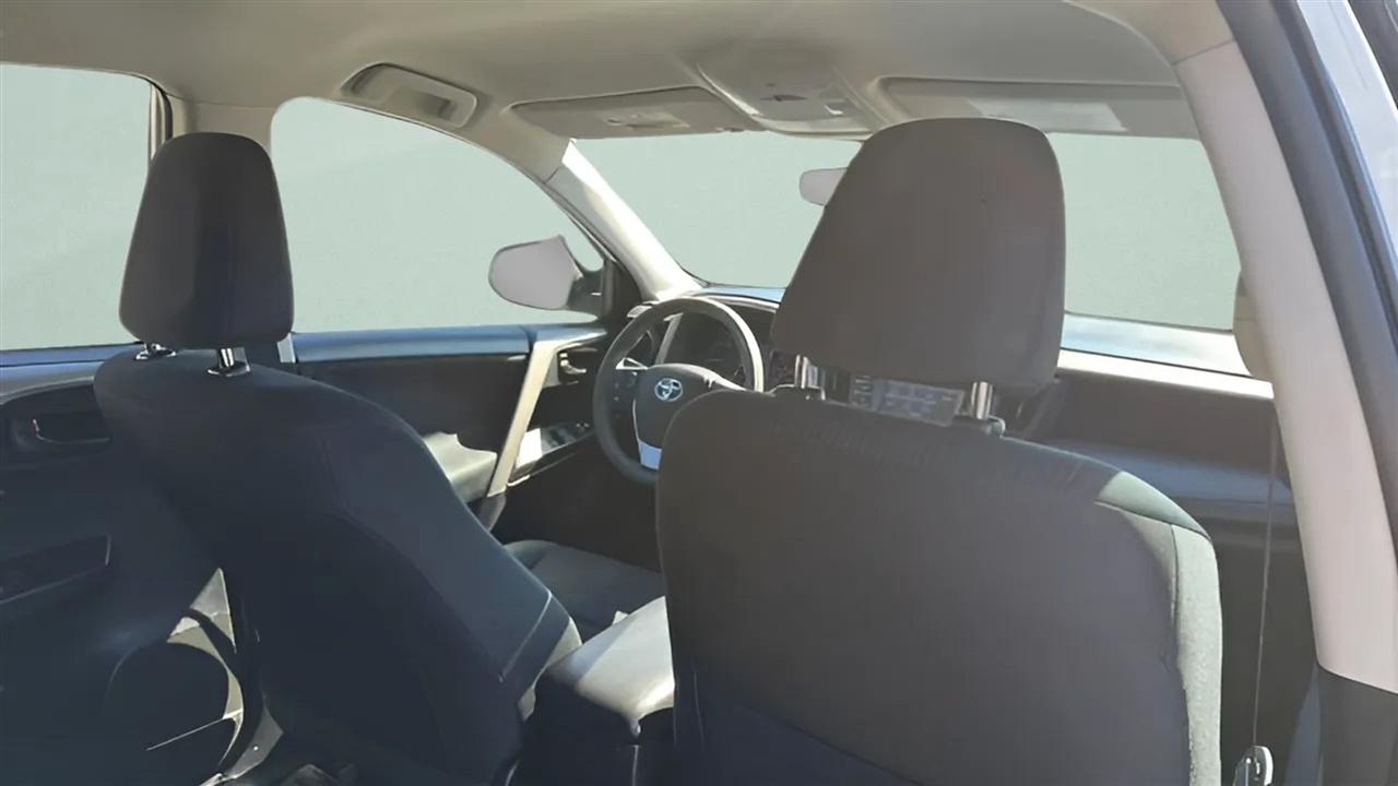 Toyota RAV4 LE FWD (Natl) 2017