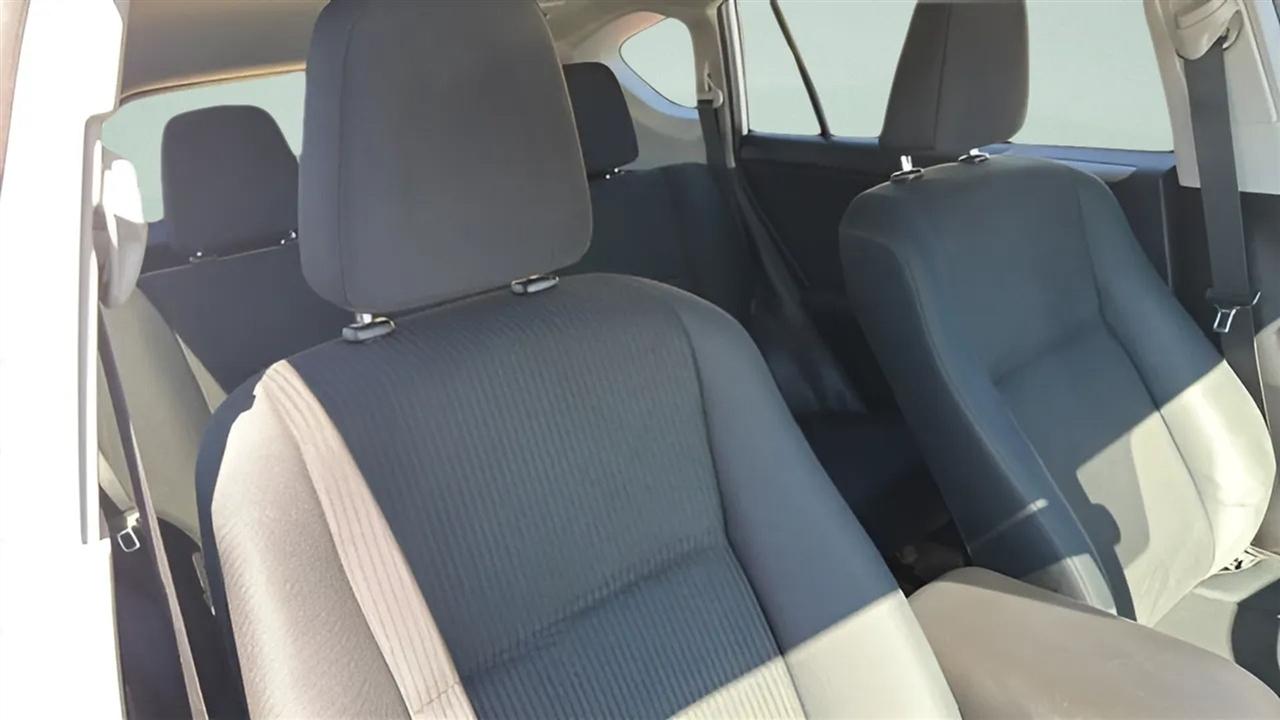 Toyota RAV4 LE FWD (Natl) 2017