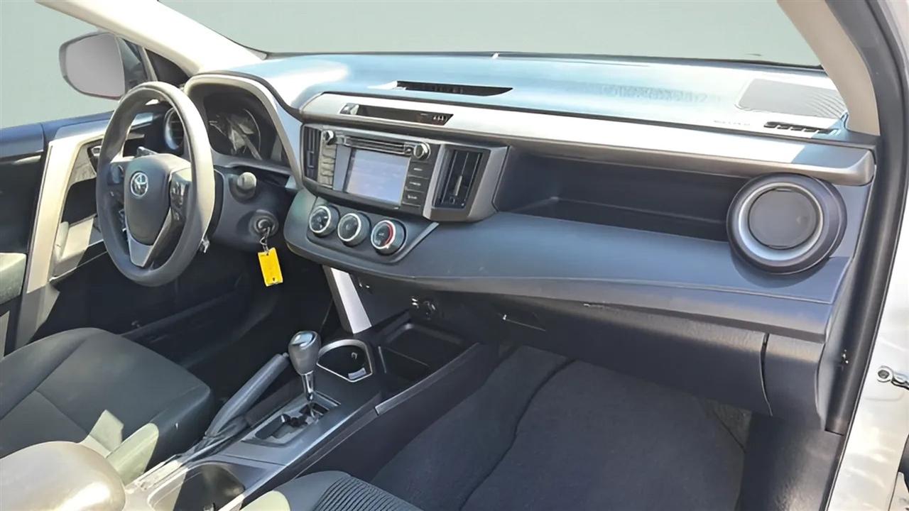 Toyota RAV4 LE FWD (Natl) 2017