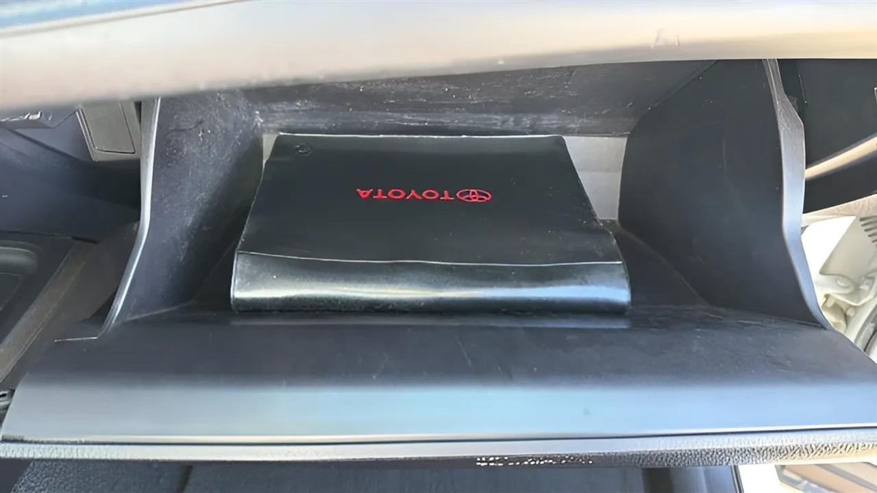 Toyota RAV4 LE FWD (Natl) 2017