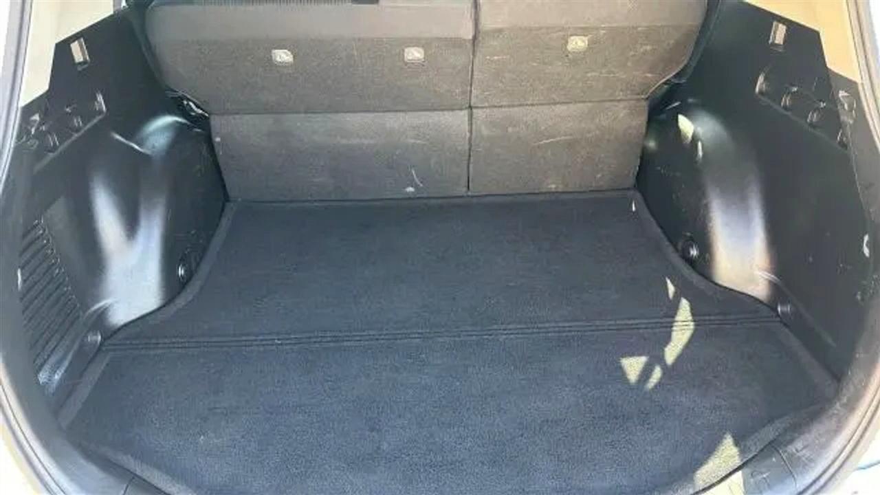 Toyota RAV4 LE FWD (Natl) 2017