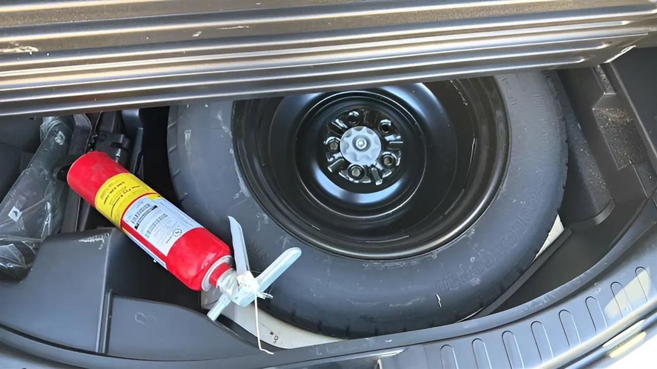 Toyota RAV4 LE FWD (Natl) 2017