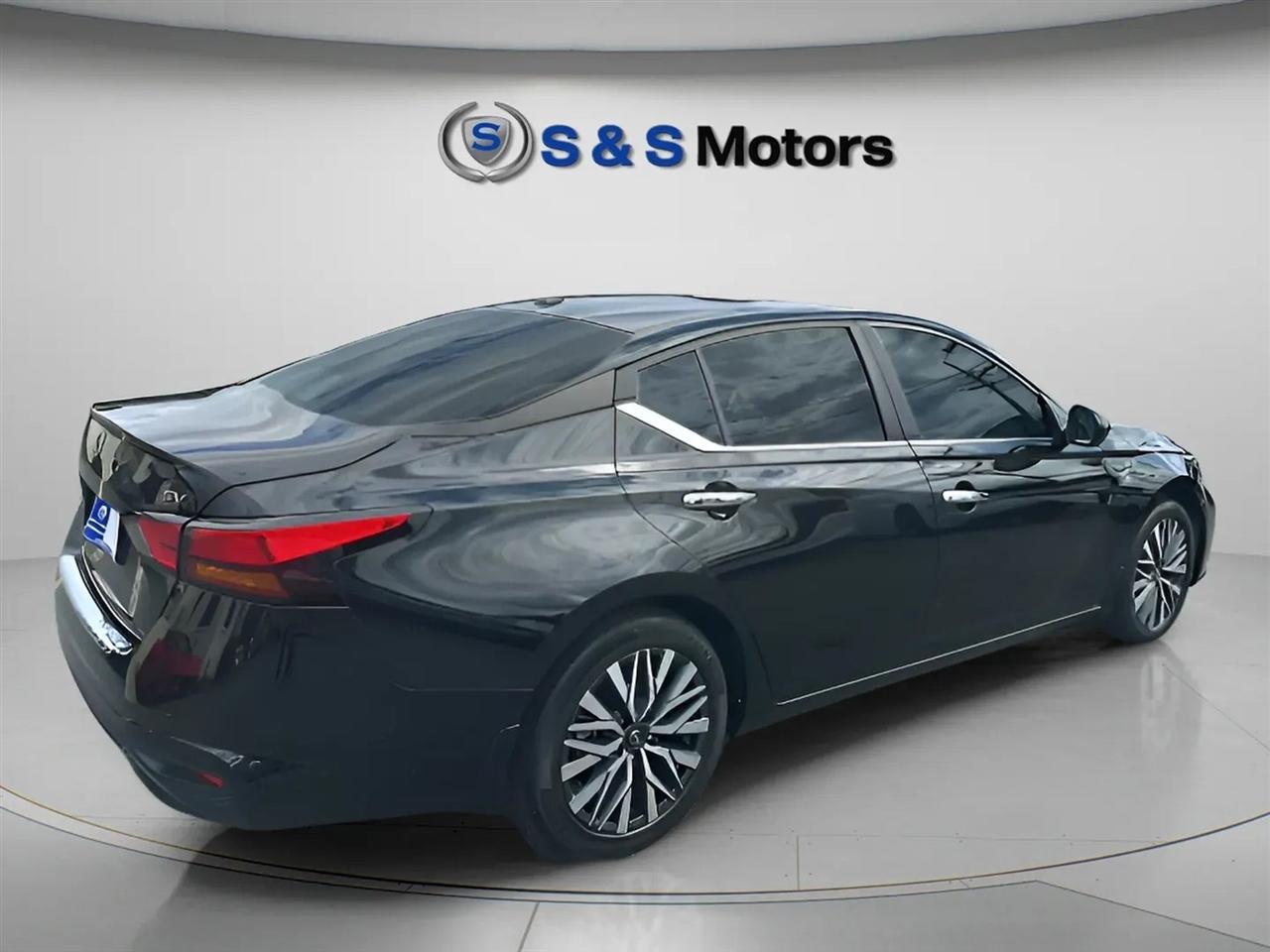 Nissan Altima 2.5 SV Sedan 2023