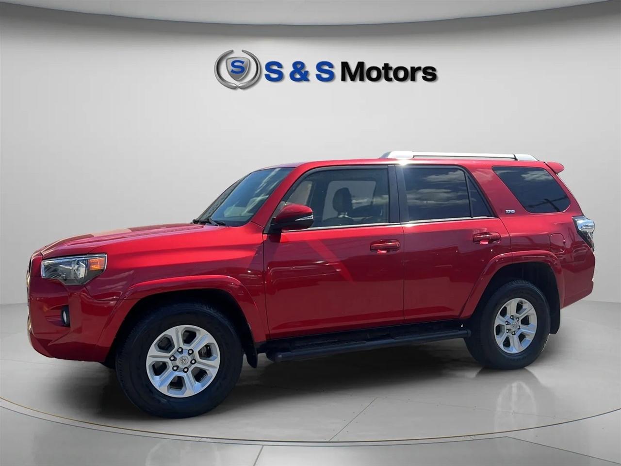 Toyota 4Runner SR5 2WD (Natl) 2017