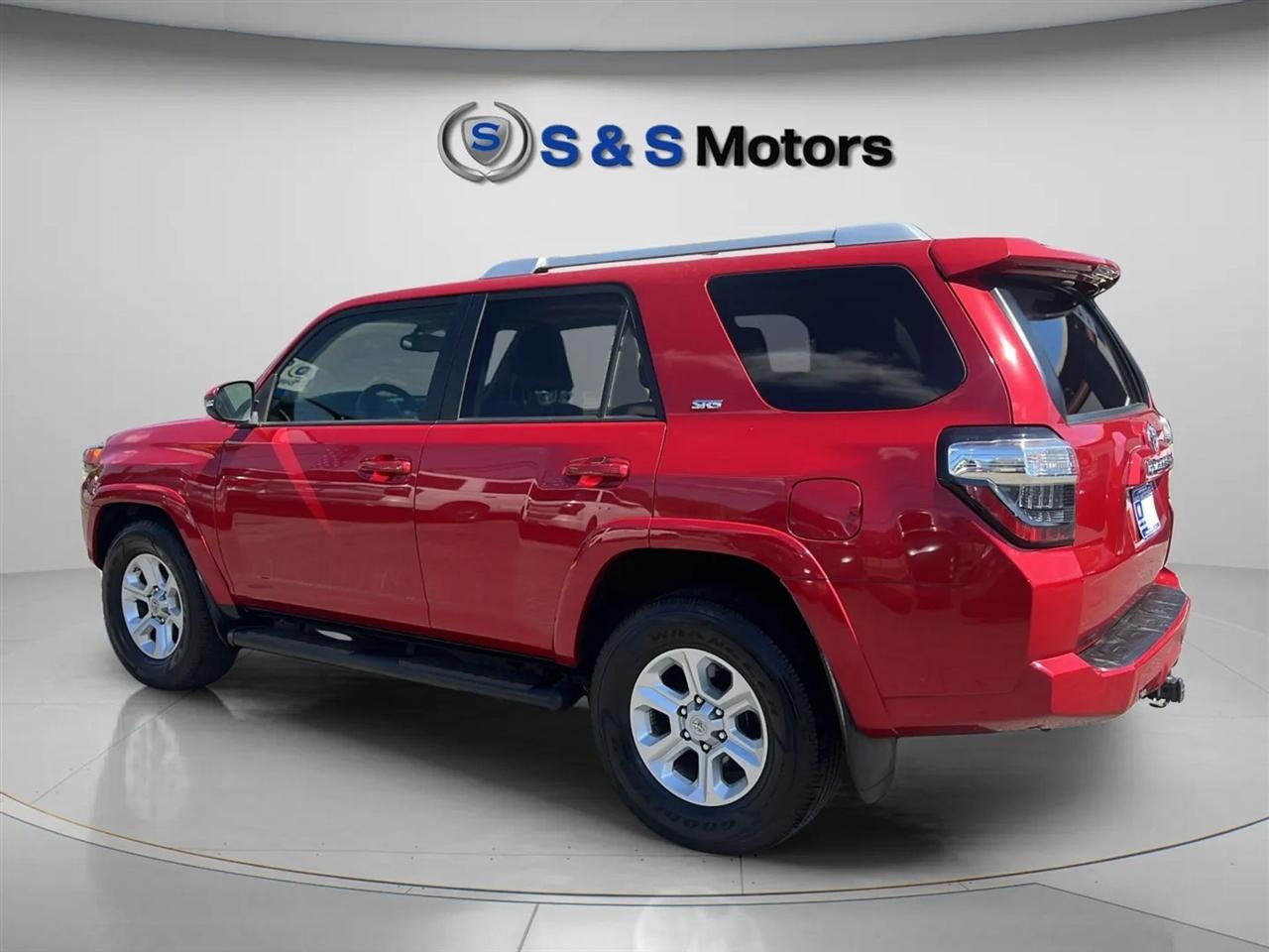 Toyota 4Runner SR5 2WD (Natl) 2017