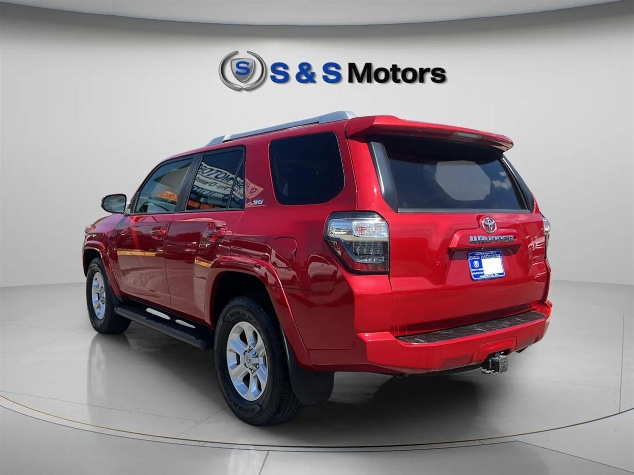 Toyota 4Runner SR5 2WD (Natl) 2017