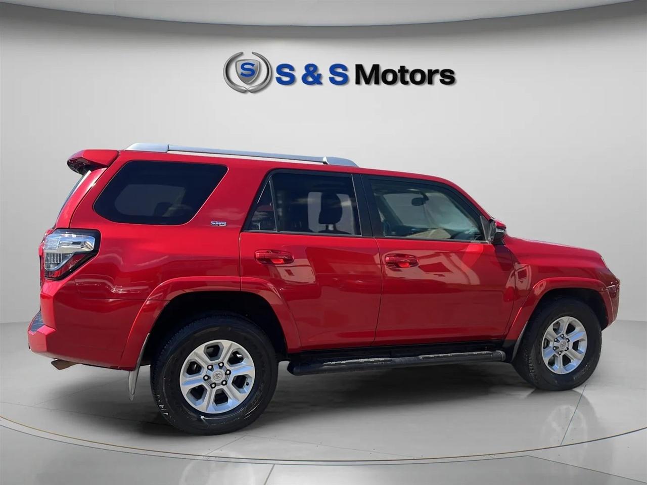 Toyota 4Runner SR5 2WD (Natl) 2017