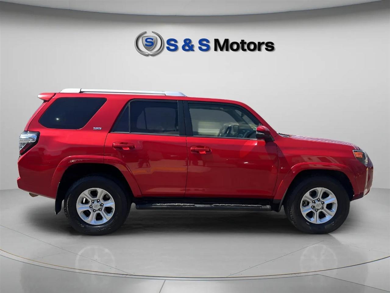 Toyota 4Runner SR5 2WD (Natl) 2017