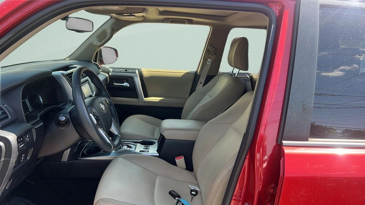 Toyota 4Runner SR5 2WD (Natl) 2017