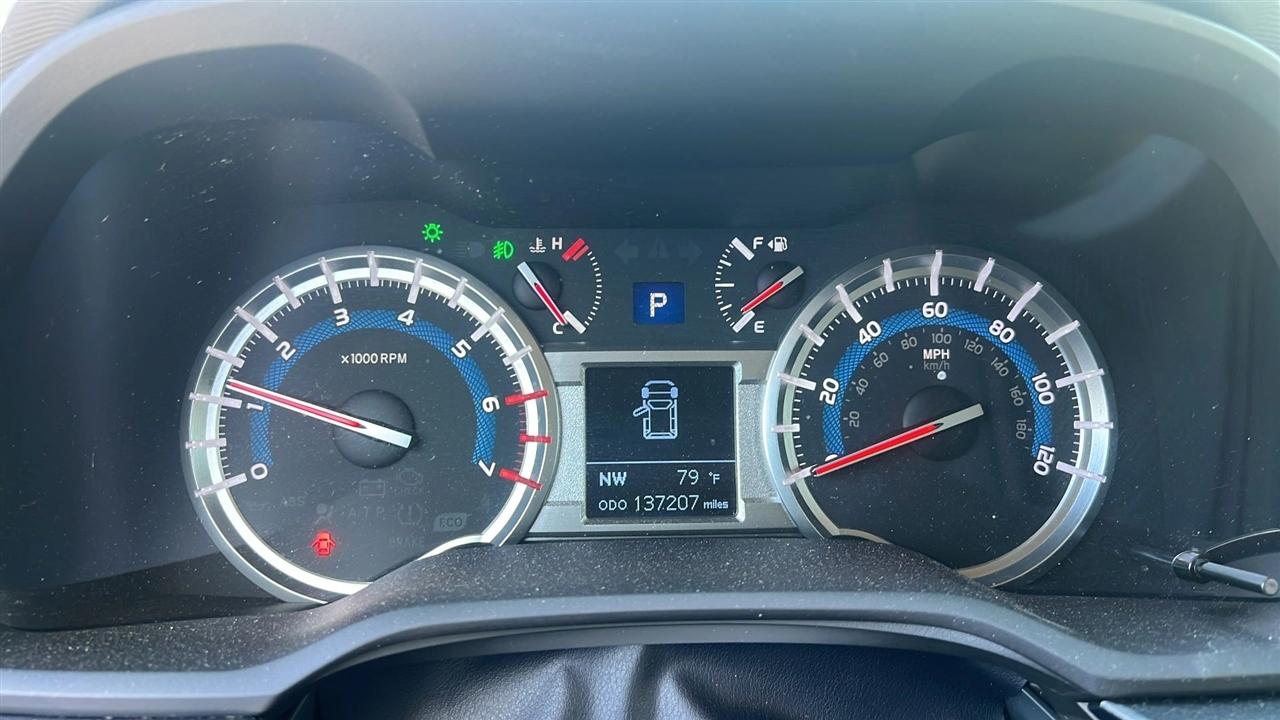 Toyota 4Runner SR5 2WD (Natl) 2017