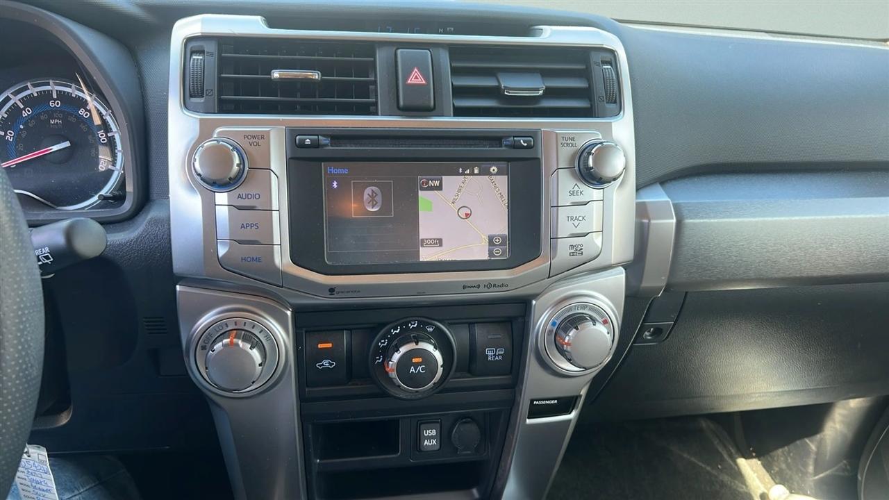 Toyota 4Runner SR5 2WD (Natl) 2017