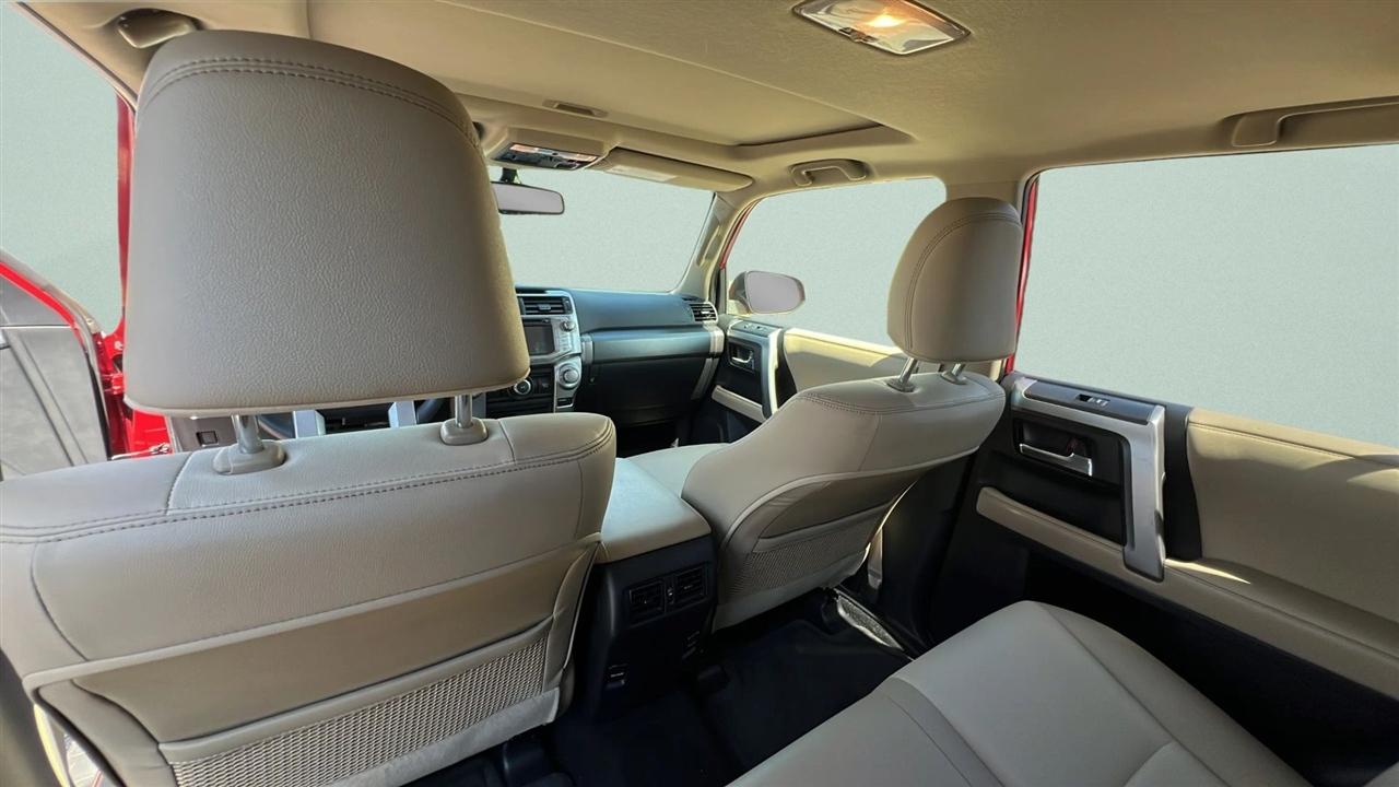 Toyota 4Runner SR5 2WD (Natl) 2017