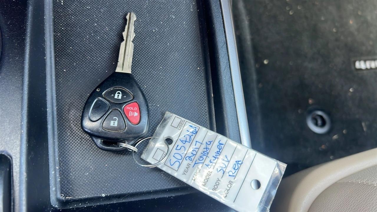 Toyota 4Runner SR5 2WD (Natl) 2017