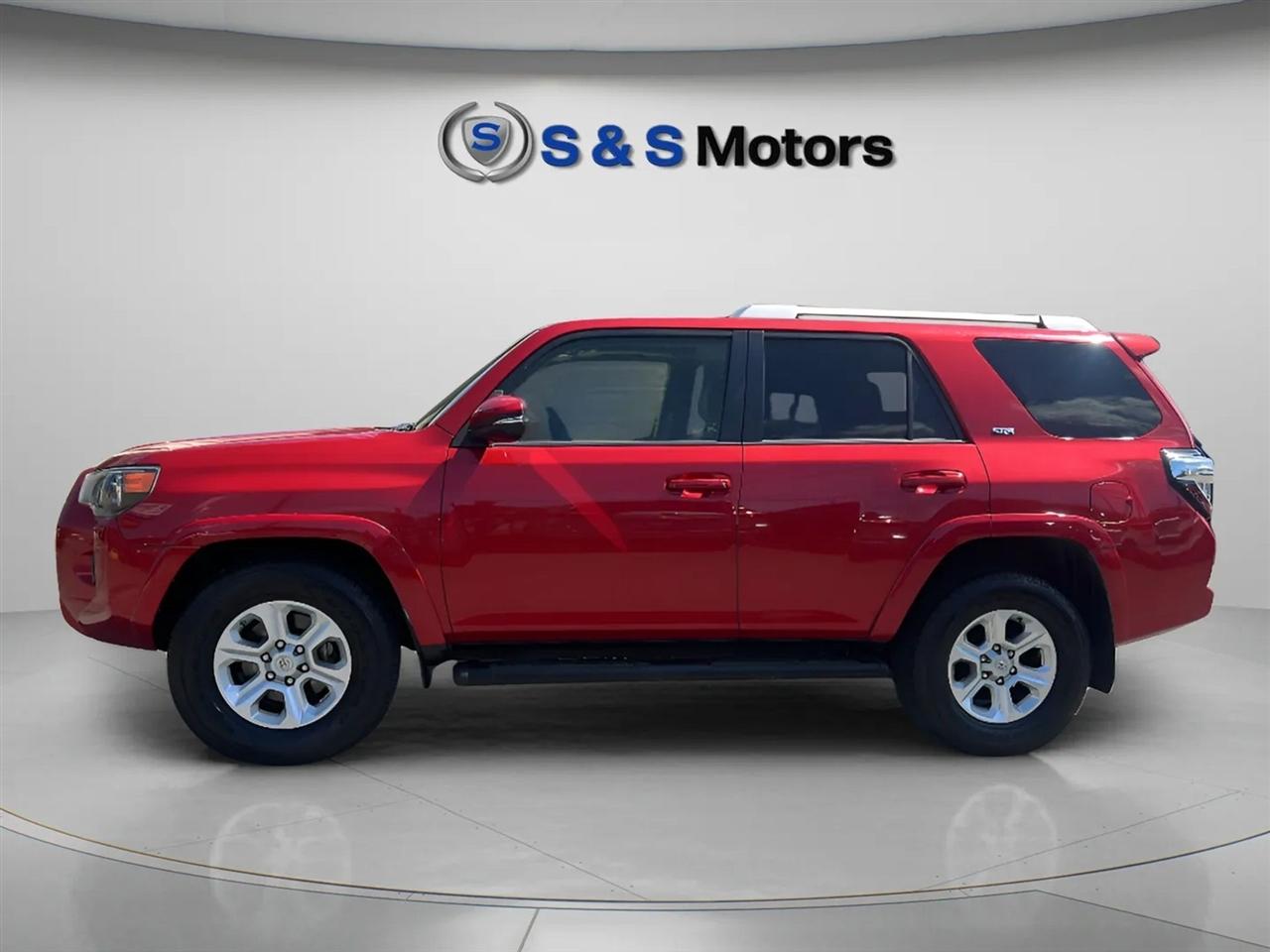 Toyota 4Runner SR5 2WD (Natl) 2017