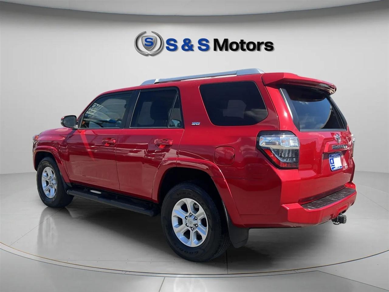 Toyota 4Runner SR5 2WD (Natl) 2017