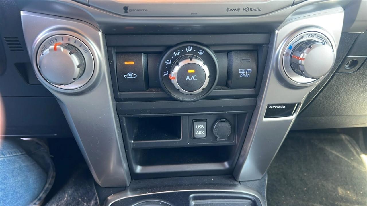 Toyota 4Runner SR5 2WD (Natl) 2017