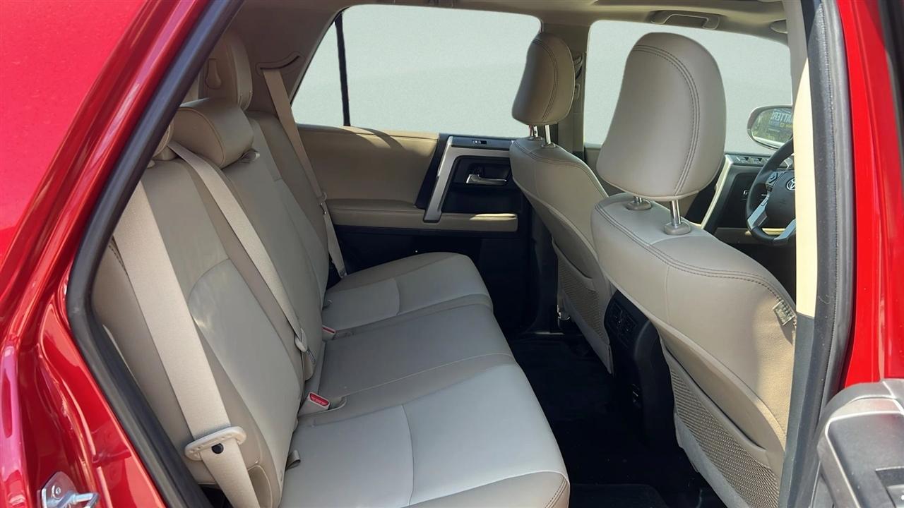 Toyota 4Runner SR5 2WD (Natl) 2017