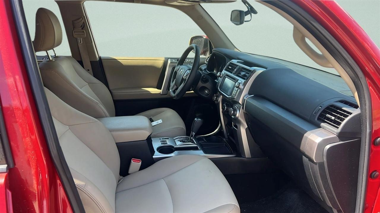 Toyota 4Runner SR5 2WD (Natl) 2017