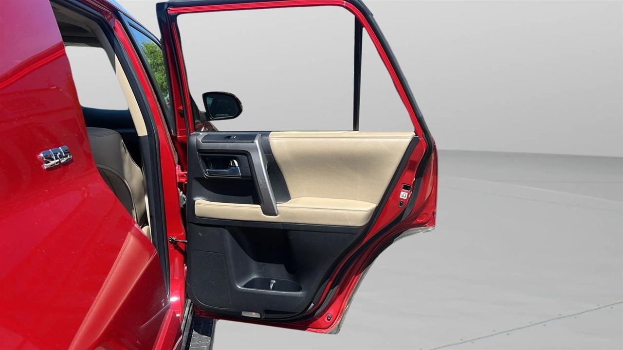 Toyota 4Runner SR5 2WD (Natl) 2017