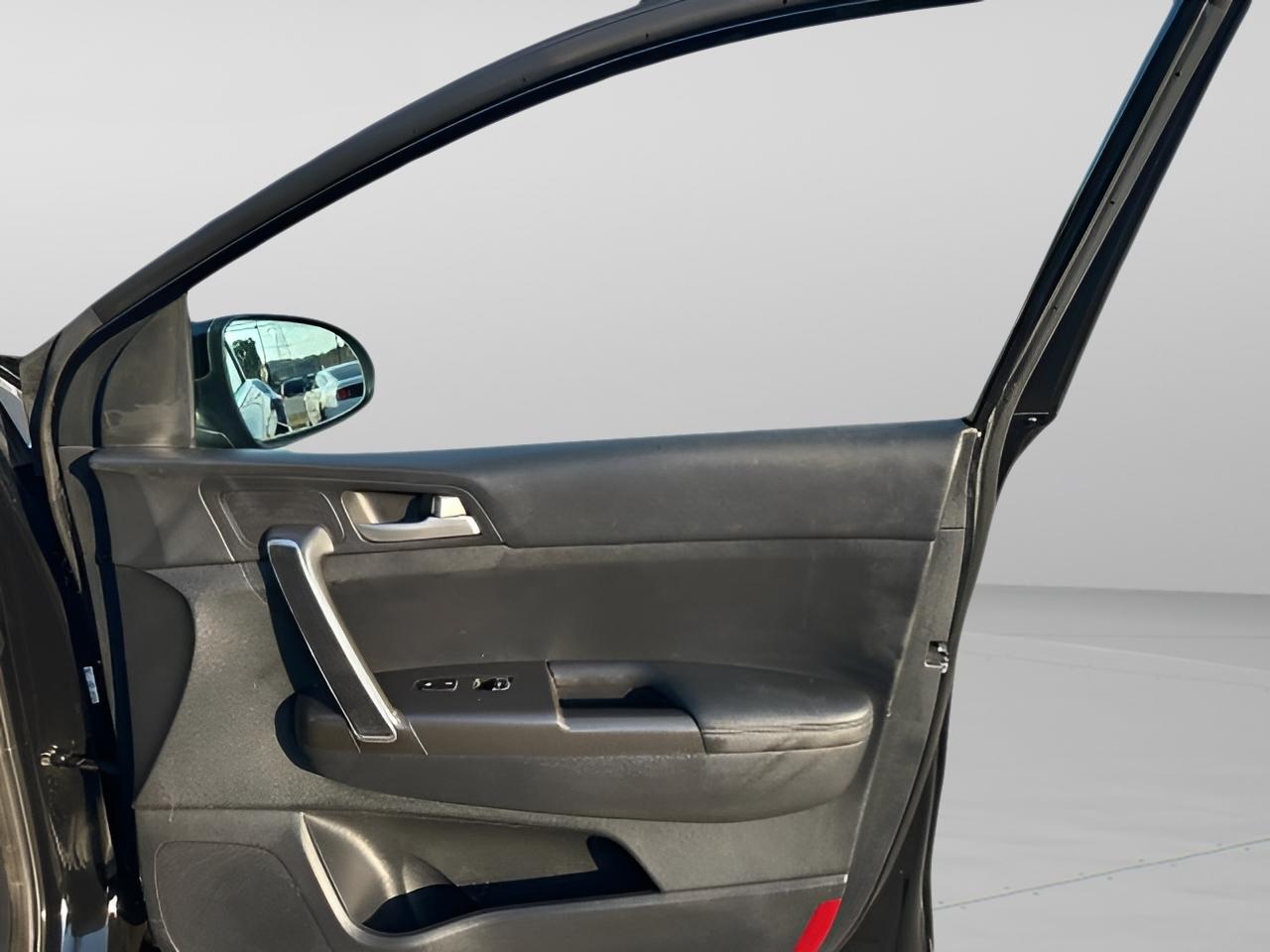 2022 Kia Sportage LX - Photo 38