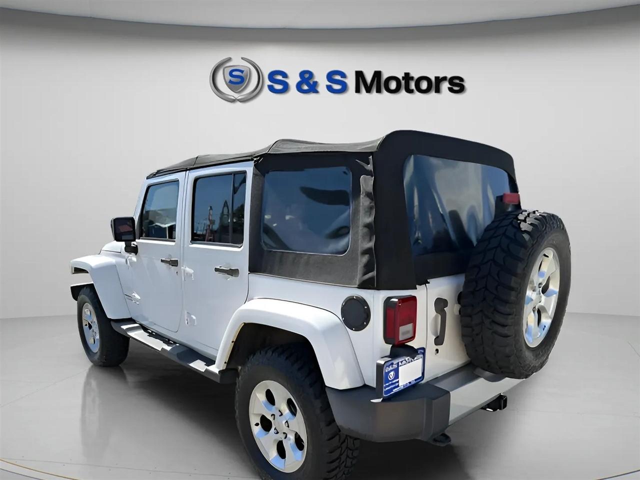 Jeep Wrangler Unlimited 4WD 4dr Sahara 2014