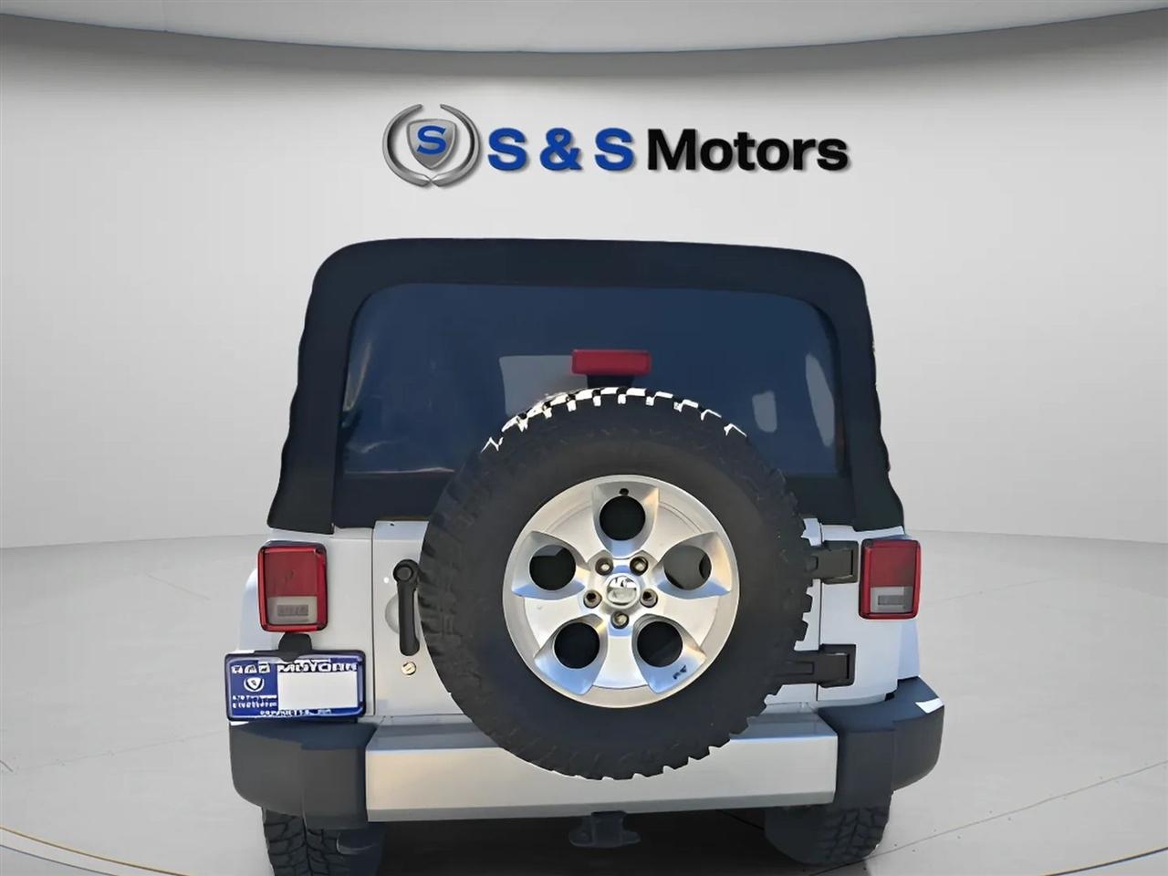 Jeep Wrangler Unlimited 4WD 4dr Sahara 2014