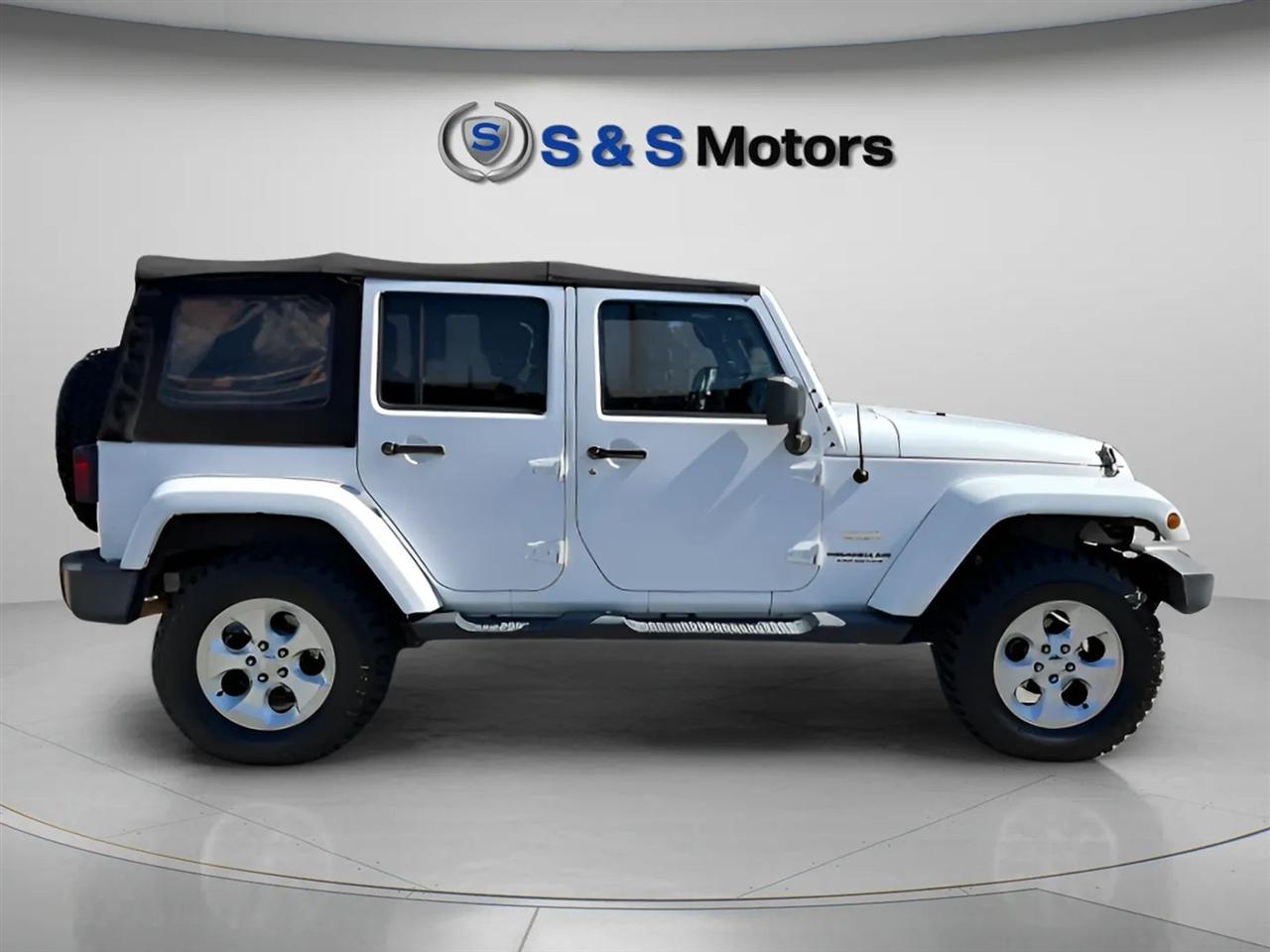 Jeep Wrangler Unlimited 4WD 4dr Sahara 2014