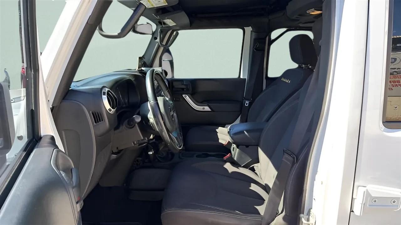 Jeep Wrangler Unlimited 4WD 4dr Sahara 2014