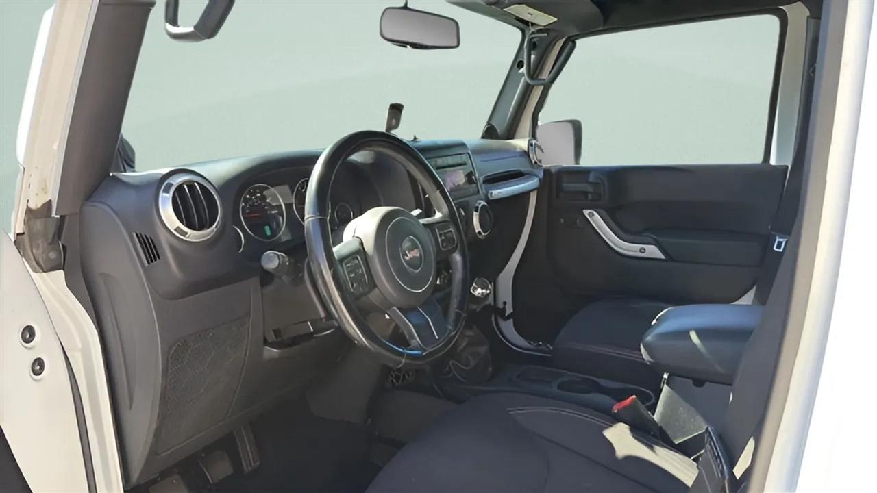 Jeep Wrangler Unlimited 4WD 4dr Sahara 2014