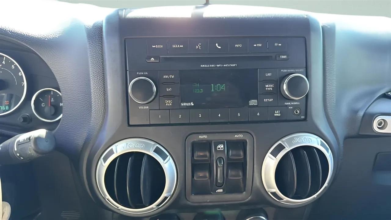 Jeep Wrangler Unlimited 4WD 4dr Sahara 2014