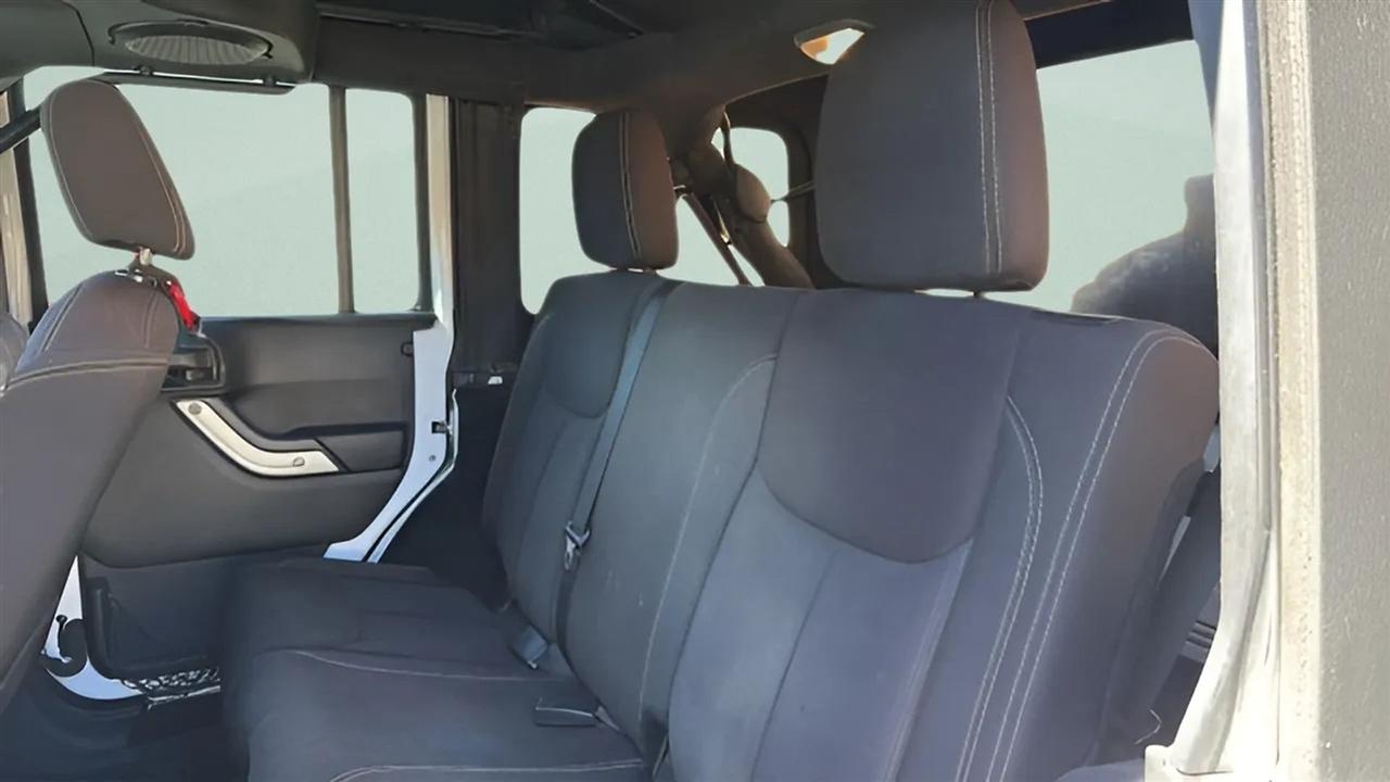 Jeep Wrangler Unlimited 4WD 4dr Sahara 2014