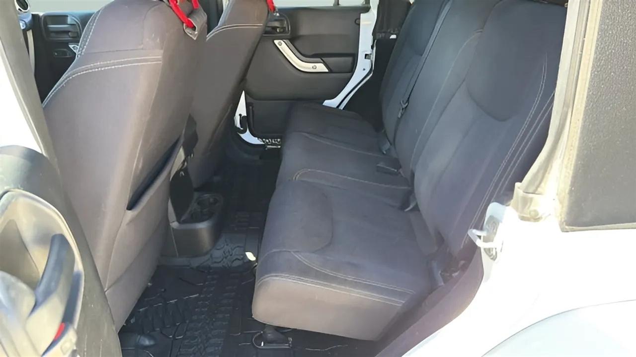 Jeep Wrangler Unlimited 4WD 4dr Sahara 2014