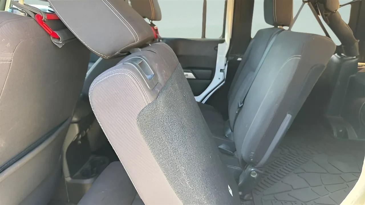 Jeep Wrangler Unlimited 4WD 4dr Sahara 2014