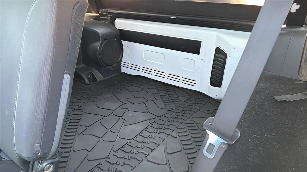 Jeep Wrangler Unlimited 4WD 4dr Sahara 2014